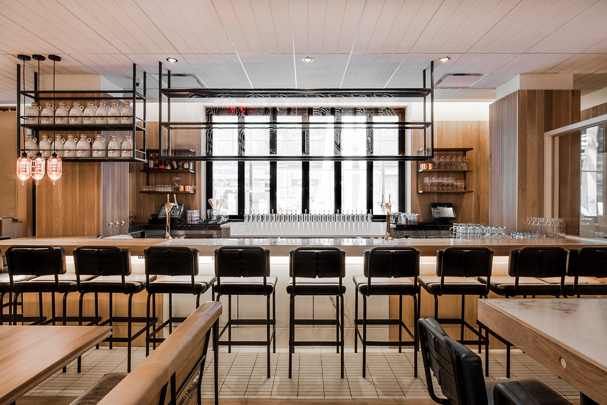 concept store restaurante muebles de madera y metal